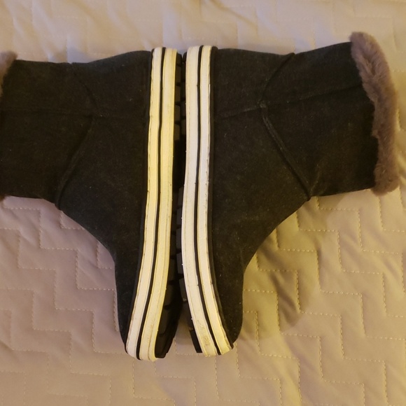 Red Head Boots With Fur Trim Size 7.5 - Picture 4 of 7